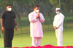 Watch: Rahul Gandhi Pays Floral Tribute To Indira Gandhi On Her Death Anniversary Watch: Rahul Gandhi Pays Floral Tribute To Indira Gandhi On Her Death Anniversary