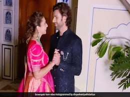 दिव्यांका ने पति विवेक संग 'Aankhon Ki Gustakhiyan' सॉन्ग पर यूं किया डांस, फैन्स बोले- ओरिजिनल से भी बेस्ट है...देखें Video दिव्यांका ने पति विवेक संग 'Aankhon Ki Gustakhiyan' सॉन्ग पर यूं किया डांस, फैन्स बोले- ओरिजिनल से भी बेस्ट है...देखें Video