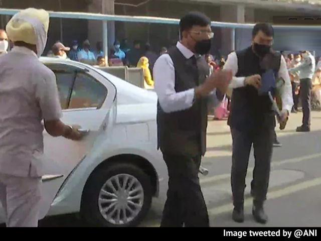 Congress Slams Health Minister Over "Photo Op" Visit To Manmohan Singh At AIIMS