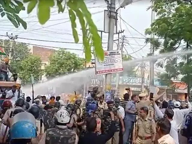 Water Cannons Used As Farmers Protest At Haryana Chief Minister's House