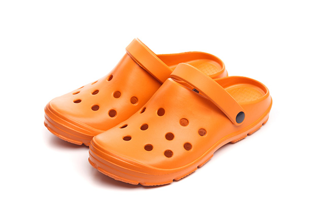 These 5 Men's Clogs Will Keep You Walking In Comfort
