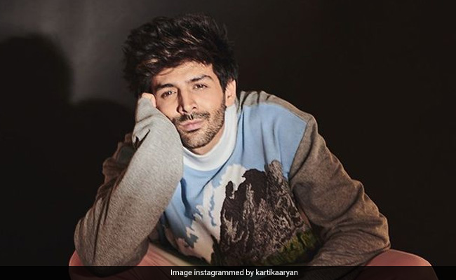 "<i>WhatsApp Theek Karo Please</i>": The Obvious Made Kartik Aaryan Tweet This