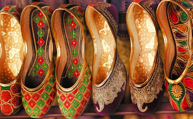 Move Over Your High Heels Ladies, Because It's Time To Walk In These Juttis Instead
