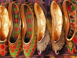 Move Over Your High Heels Ladies, Because It's Time To Walk In These Juttis Instead Move Over Your High Heels Ladies, Because It's Time To Walk In These Juttis Instead