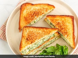 ब्रेकफास्ट में झटपट ऐसे बनाएं ब्रेड ऑमलेट सैंडविच, नोट कर लें आसान रेसिपी ब्रेकफास्ट में झटपट ऐसे बनाएं ब्रेड ऑमलेट सैंडविच, नोट कर लें आसान रेसिपी