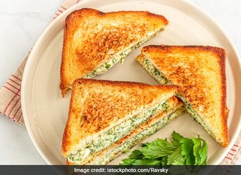 This Railway-Style Omelette Sandwich Makes An Ultimate Breakfast This Railway-Style Omelette Sandwich Makes An Ultimate Breakfast