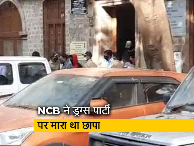 अभ‍िनेता शाहरुख खान का बेटा आर्यन ड्रग्स मामले में गिरफ्तार