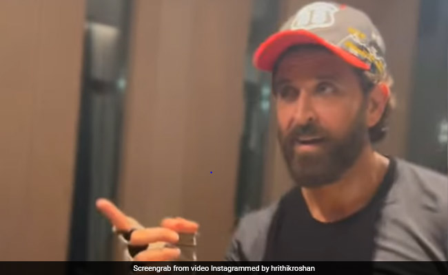 Viral: "Bollywood Hero" Hrithik Roshan Dancing To 80s Music In The Gym