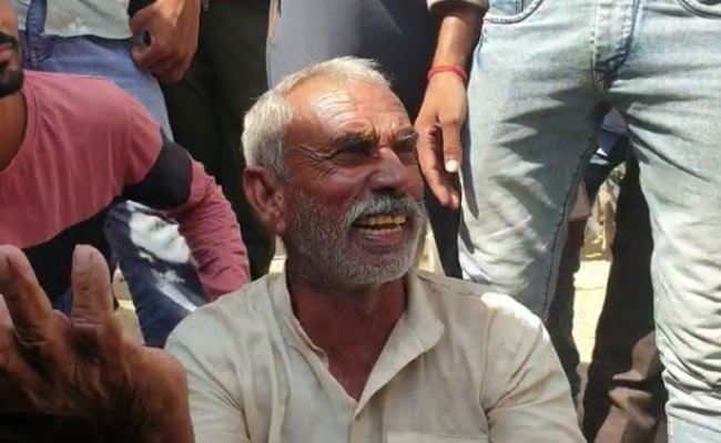 MP: बेबस 'अन्नदाता', खाद की किल्लत के कारण सता रहा फसल बर्बाद होने का डर