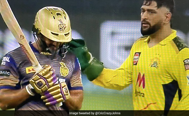 IPL 2021 Final: चोटिल राहुल त्रिपाठी के लिए ऐसा कर Dhoni ने जीत लिया दिल, हर कोई कर रहा है सलाम