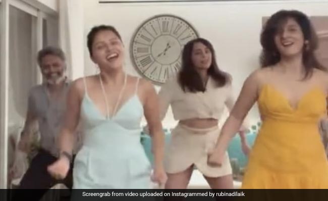 रुबीना दिलैक ने दोस्तों संग अंग्रेजी गाने 'In Da Getto' पर लगाया डांस का तड़का, बोलीं- जब मिल बैठे चार दोस्त...