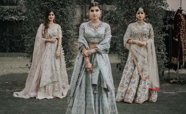 Traditional Dresses For Diwali 2021: Glam Up Like A Desi Diva In Sharara Sets, Sarees And More This Diwali