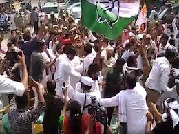 VIDEO :प्रियंका गांधी जिस गेस्ट हाउस में हैं, वहां बढ़ रही कांग्रेस कार्यकर्ताओं की भीड़, पुलिस से हुई धक्कामुक्की VIDEO :प्रियंका गांधी जिस गेस्ट हाउस में हैं, वहां बढ़ रही कांग्रेस कार्यकर्ताओं की भीड़, पुलिस से हुई धक्कामुक्की