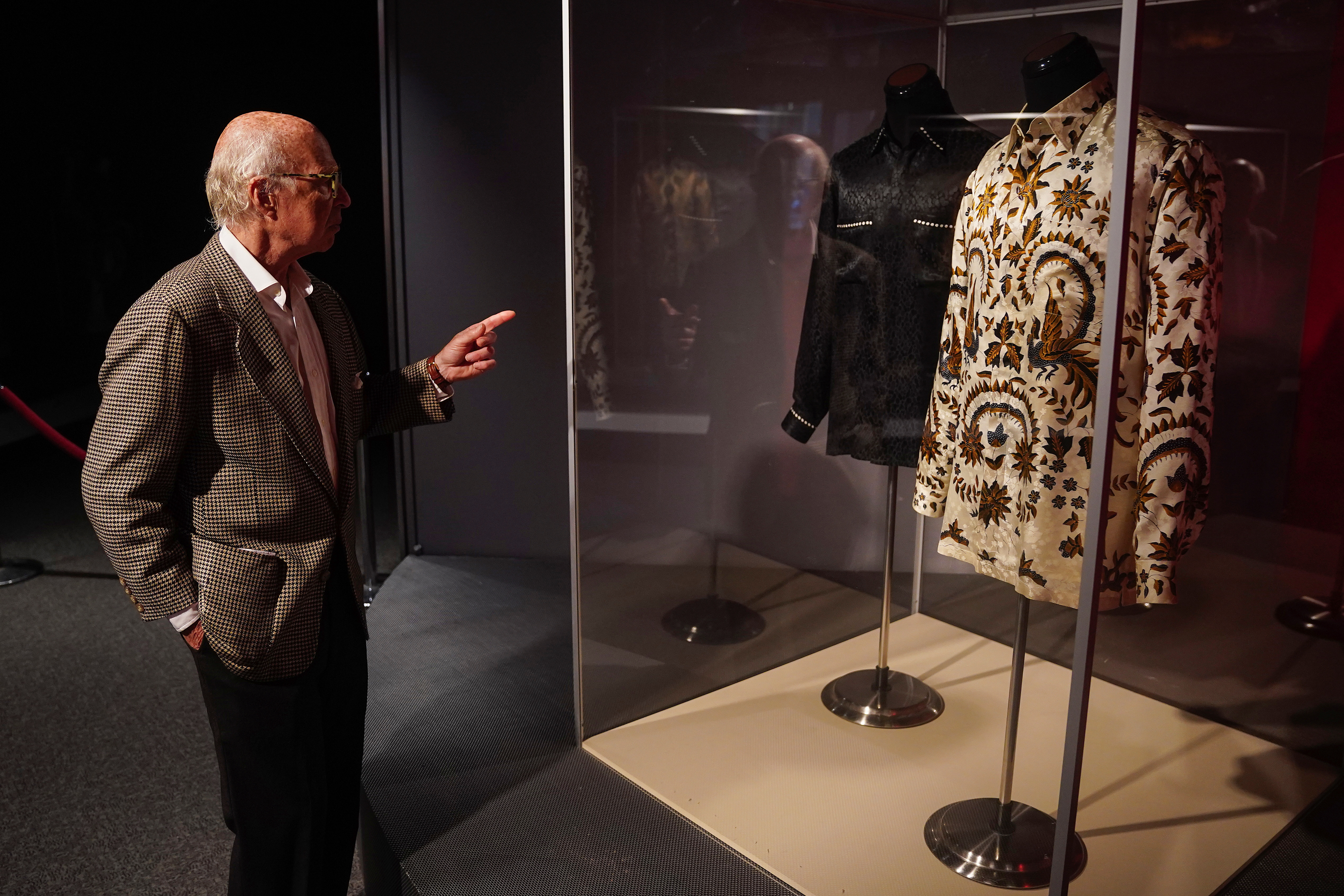 Nelson Mandela's Famous "Fashion Statement" Shirts, Belongings Up For Auction