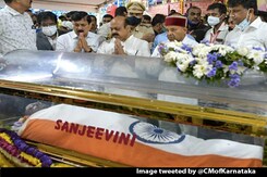 Puneeth Rajkumar's Funeral Moved To Sunday, Many Fans Yet To Pay Respect Puneeth Rajkumar's Funeral Moved To Sunday, Many Fans Yet To Pay Respect