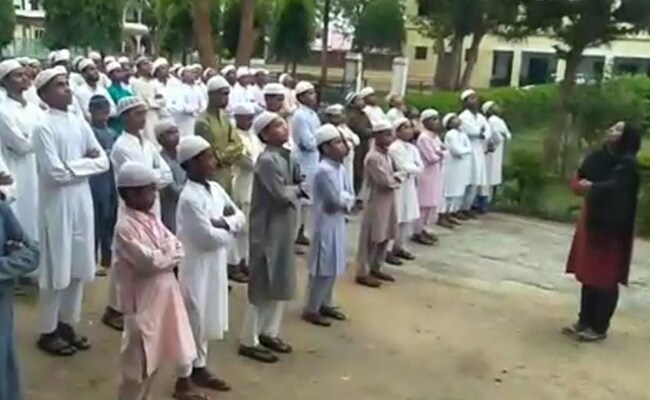मिलिए देश की पहली मुस्लिम योग टीचर राफ़िया से, लाख विरोध के बावजूद योग से करती हैं प्रेम