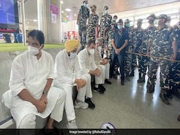 "Not In Your Car": The Stand-Off And Drama After Rahul Gandhi Landed "Not In Your Car": The Stand-Off And Drama After Rahul Gandhi Landed