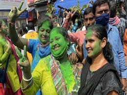Updates : ममता बनर्जी भवानीपुर सीट से जीतीं, अन्य दो सीटों पर भी टीमएसी का कब्जा Updates : ममता बनर्जी भवानीपुर सीट से जीतीं, अन्य दो सीटों पर भी टीमएसी का कब्जा