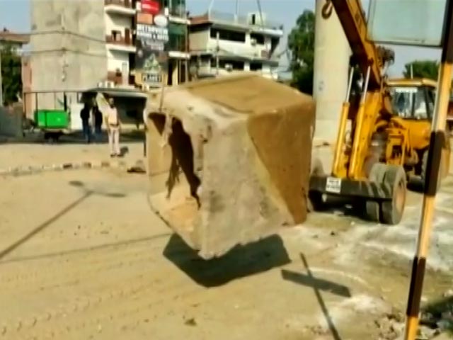 Police Roadblocks At Farmers' Protest At Delhi's Tikri Border Being Moved