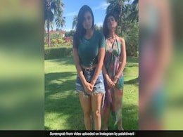 श्वेता तिवारी ने शॉर्ट्स पहन बेटी पलक के साथ किया धमाकेदार डांस, फैन्स बोले- OMG बहनें! देखें Video श्वेता तिवारी ने शॉर्ट्स पहन बेटी पलक के साथ किया धमाकेदार डांस, फैन्स बोले- OMG बहनें! देखें Video