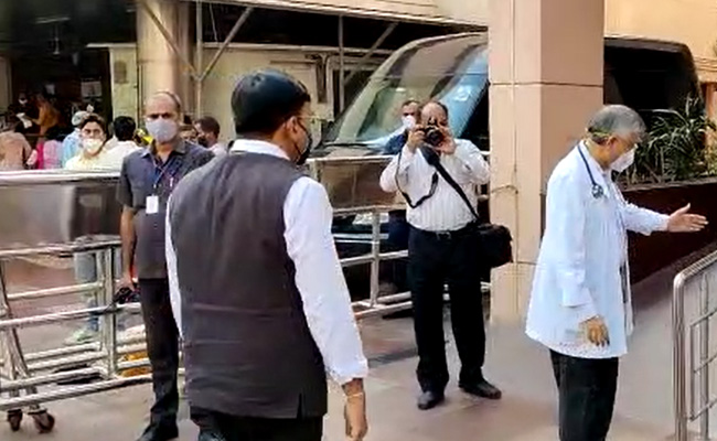 Health Minister Visits Manmohan Singh At Delhi's AIIMS