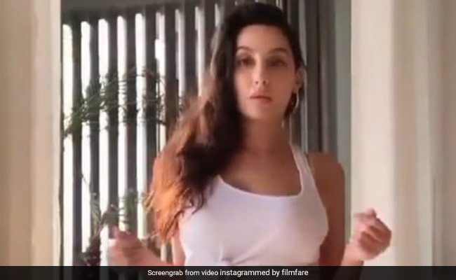 Nora Fatehi ने शॉर्ट्स पहन अंग्रेजी गाने पर किया अतरंगी डांस, तहलका मचा रहा Video 