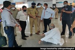 Chhattisgarh Chief Minister Stopped At Lucknow Airport, Sits On Floor Chhattisgarh Chief Minister Stopped At Lucknow Airport, Sits On Floor