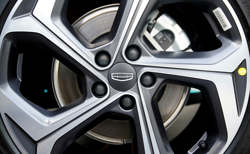 Geely Unit Lotus Tech Aims To Raise Up To $500 Million In Funds: CFO