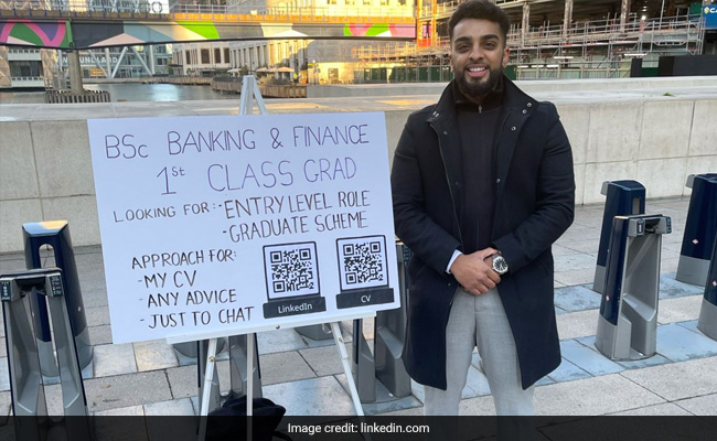 London Job Seeker Stood At Tube Station With Placard. Interview In 3 Hours And Then....