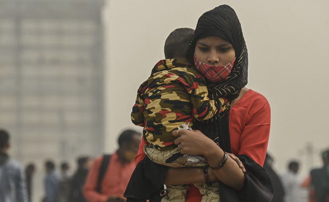 दिल्ली में प्रदूषण से बिगड़े हालात, CM अरविंद केजरीवाल ने बुलाई इमरजेंसी बैठक