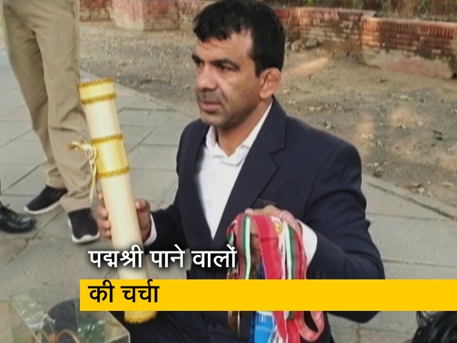 खामोशी से काम करने वालों को इस बार मिला पद्म पुरस्‍कार, जानिए फुटपाथ पर क्‍यों बैठा पहलवान