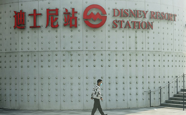 Shanghai Disneyland Temporarily Closed After Guest Tests Covid Positive