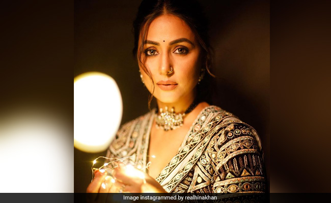 दिवाली लाइट्स के साथ हिना खान ने शेयर कीं खूबसूरत तस्वीरें, फैन्स ने कहा- सुभान अल्लाह...