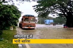 तमिलनाडु में भारी बारिश के चलते कई इलाके जलमग्न, 3000 लोगों को राहत शिविरों में पहुंचाया तमिलनाडु में भारी बारिश के चलते कई इलाके जलमग्न, 3000 लोगों को राहत शिविरों में पहुंचाया