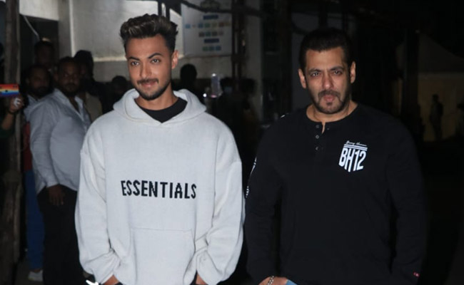 Salman Khan's Brother-In-Law Aayush Sharma Did Not Want To Work With Him In <i>Antim</i>, Because Nepotism