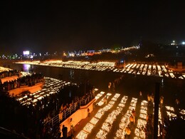 दीपावली के मौके पर 12 लाख दीयों से जगमगाई अयोध्या,  गिनीज वर्ल्ड रिकॉर्ड में दर्ज हुआ नाम दीपावली के मौके पर 12 लाख दीयों से जगमगाई अयोध्या,  गिनीज वर्ल्ड रिकॉर्ड में दर्ज हुआ नाम