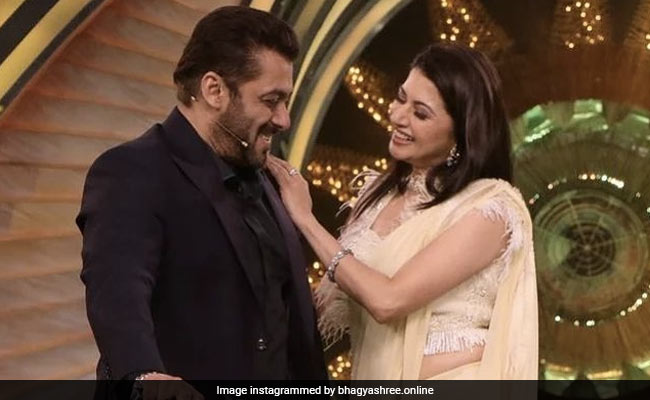Bhagyashree And Salman Khan Revive <i>Maine Pyar Kiya</i> Memories, Because "Dosti For A Lifetime"