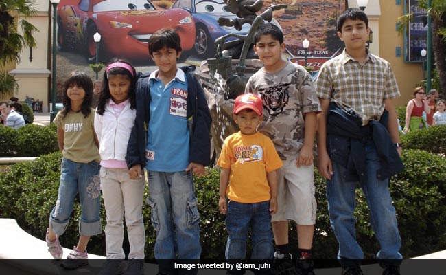 जूही चावला ने आर्यन खान के बचपन की फोटो शेयर कर दी जन्मदिन की बधाई, लिया यह संकल्प