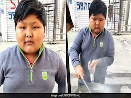 छोटे शेफ ने परिवार की मदद के लिए दिखाई कमाल की कुकिंग स्किल, वायरल हुई दिल छू लेने वाली स्टोरी छोटे शेफ ने परिवार की मदद के लिए दिखाई कमाल की कुकिंग स्किल, वायरल हुई दिल छू लेने वाली स्टोरी