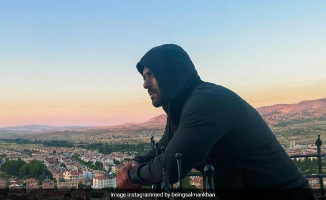 सलमान खान पहुंचे रणवीर सिंह के शो में, जवाब देने में बिग बॉस 15 कंटेस्टेंट्स ने की मदद- देखें Video