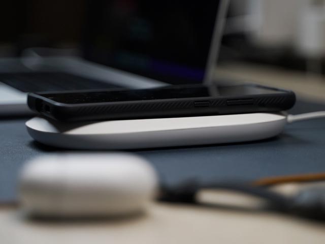 SanDisk iXpand Wireless Charger Sync: Backup and Charge!