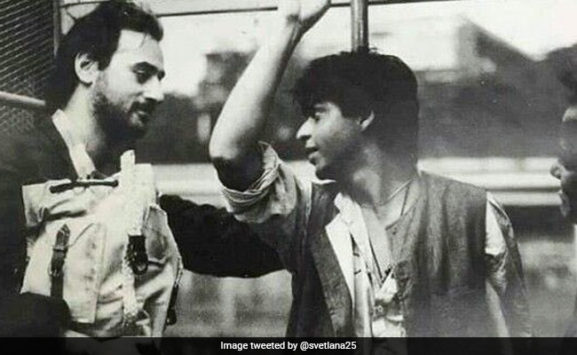 इस एक्टर की मुंबई लोकल की 30 साल पुरानी फोटो हुई वायरल, पहचाना तो कहलाएंगे सिकंदर