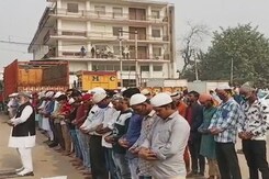 Row Over Namaz In Gurgaon Again, Praying Muslims Face <i>Jai Shri Ram</i> Chants Row Over Namaz In Gurgaon Again, Praying Muslims Face <i>Jai Shri Ram</i> Chants