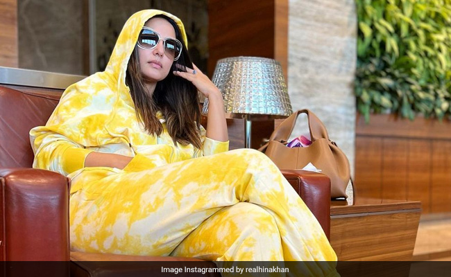 विंटर्स में भी दिखना है स्टाइलिश तो कॉपी करें कृति सेनन और हिना खान के ये विंटर स्टाइल