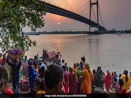 छठ पूजा के मौके पर सुने जाने वाले ये 5 गाने, जिन्हें सुनने के बाद आपको घर की याद आ जाएगी छठ पूजा के मौके पर सुने जाने वाले ये 5 गाने, जिन्हें सुनने के बाद आपको घर की याद आ जाएगी