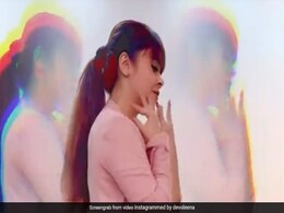 देवोलीना भट्टाचार्जी ने 'Hawa Mein Udati Jaaye' सॉन्ग पर किया जबरदस्त डांस, बार-बार देखा जा रहा Video  देवोलीना भट्टाचार्जी ने 'Hawa Mein Udati Jaaye' सॉन्ग पर किया जबरदस्त डांस, बार-बार देखा जा रहा Video