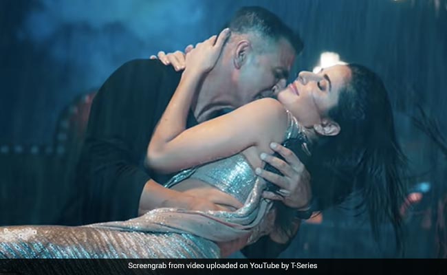<i>Sooryavanshi</i> Song <i>Tip Tip</i>: Katrina Kaif And Akshay Kumar's Chemistry Is Breaking The Internet