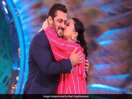 भारती सिंह ने सलमान खान के गालों पर दी Kiss, बोलीं आज होगा धमाल... भारती सिंह ने सलमान खान के गालों पर दी Kiss, बोलीं आज होगा धमाल...