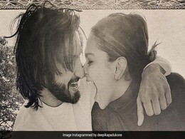 दीपिका पादुकोण ने शेयर की रणवीर सिंह के साथ रोमांटिक तस्वीरें तो फैंस बोले- कब मिलेगी Good News...  दीपिका पादुकोण ने शेयर की रणवीर सिंह के साथ रोमांटिक तस्वीरें तो फैंस बोले- कब मिलेगी Good News...