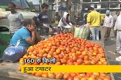 आसमान में पहुंचे सब्जियों के दाम, 160 रुपये किलो पहुंचा टमाटर का भाव आसमान में पहुंचे सब्जियों के दाम, 160 रुपये किलो पहुंचा टमाटर का भाव